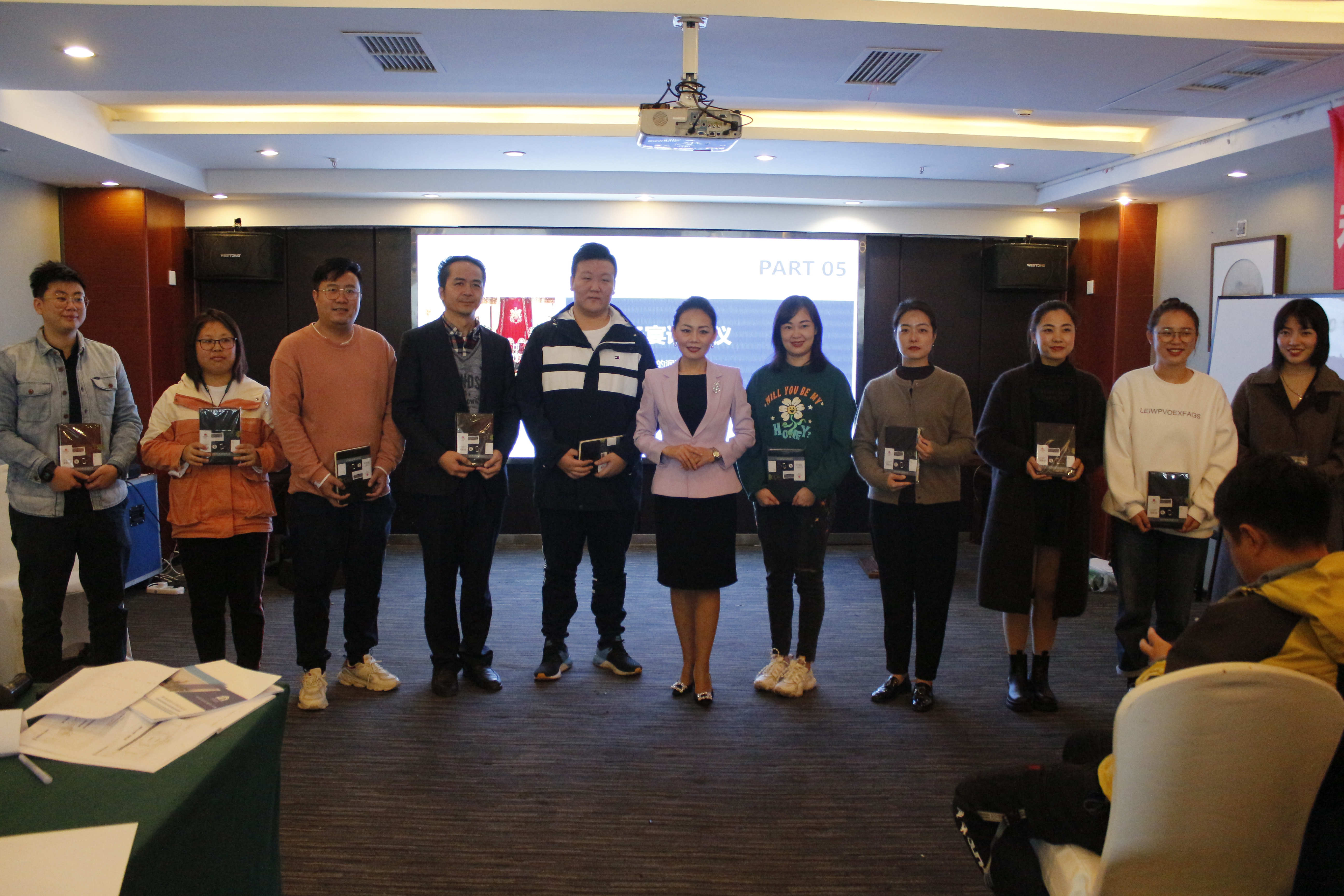 嘉來(lái)置業(yè)開(kāi)展《商務(wù)接待與拜訪禮儀》培訓(xùn)