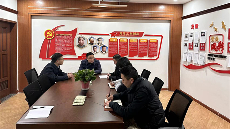 圖五：集團(tuán)總會(huì)計(jì)師齊飛、副總經(jīng)理馬江水督導(dǎo)金控小貸安全工作