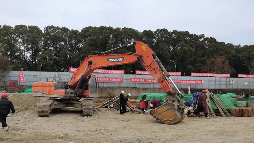 濱河南路道路綜合改造工程（南河閘壩改造）施工現(xiàn)場